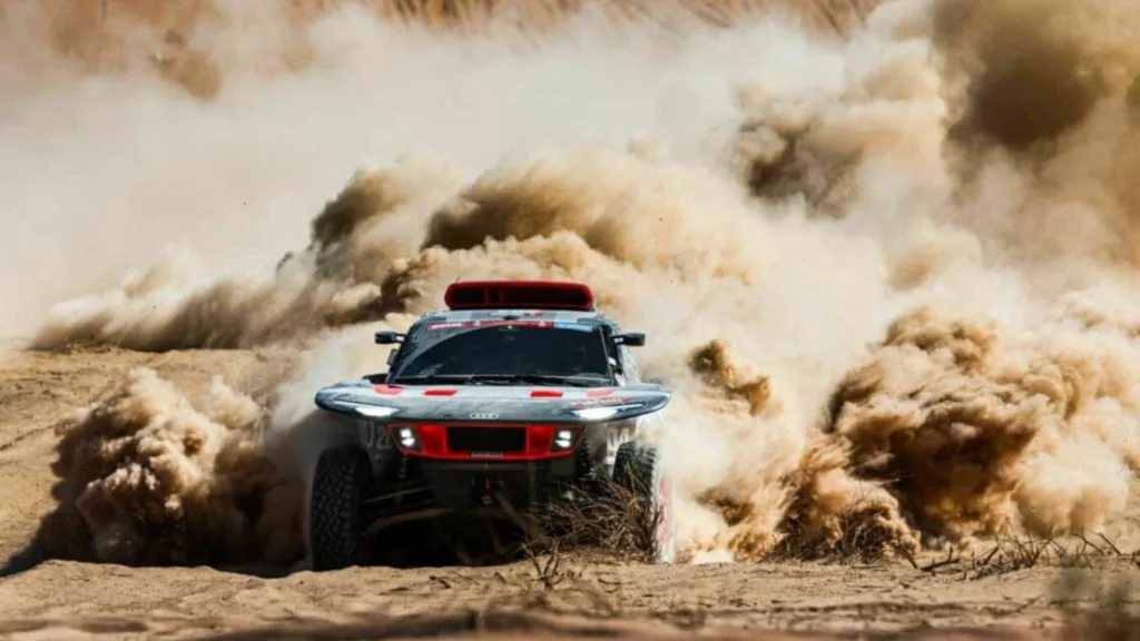 Audi RS Q e-tron levantando poeira no Dakar 2024