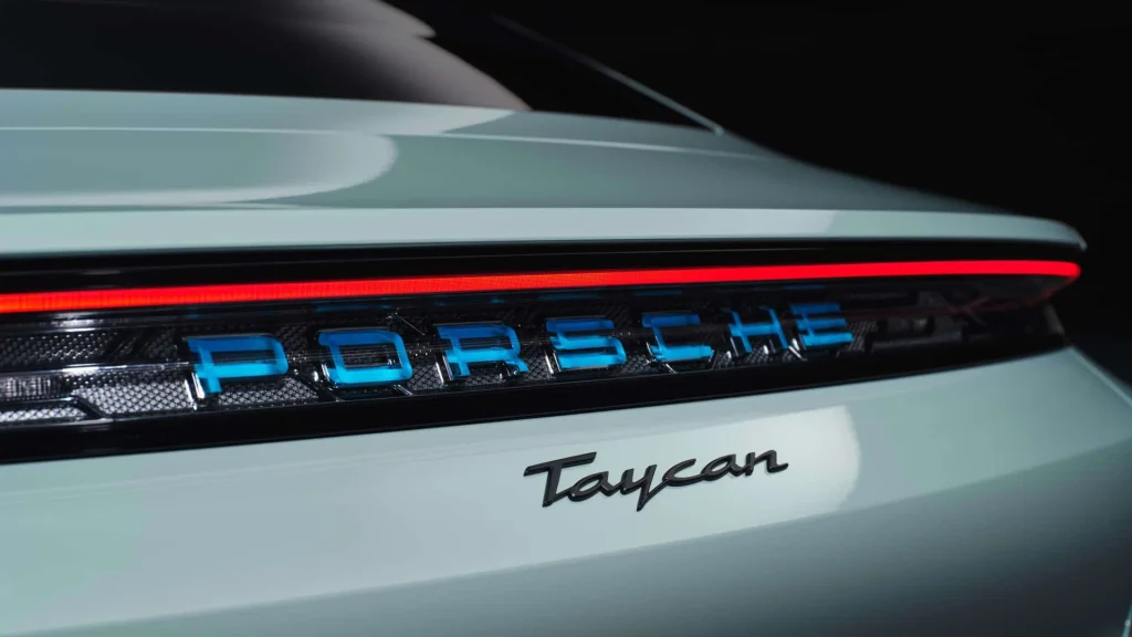 Logo Porsche Taycan 2024