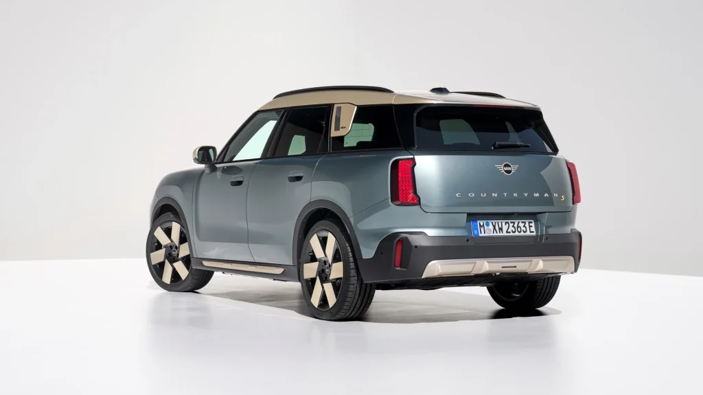 Perfil Traseiro do Novo MINI Countryman JCW 2025