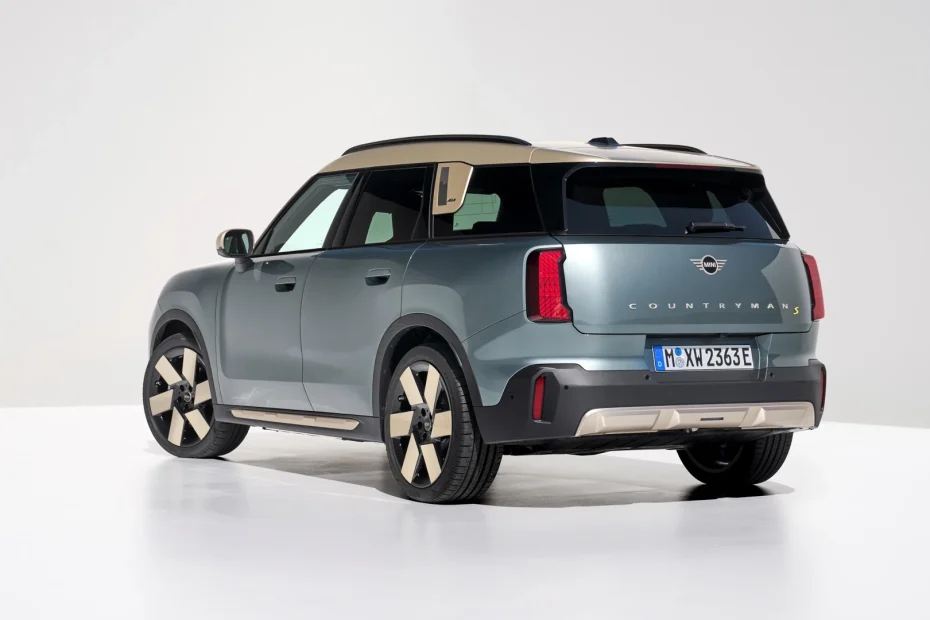 Perfil Traseiro do Novo MINI Countryman JCW 2025