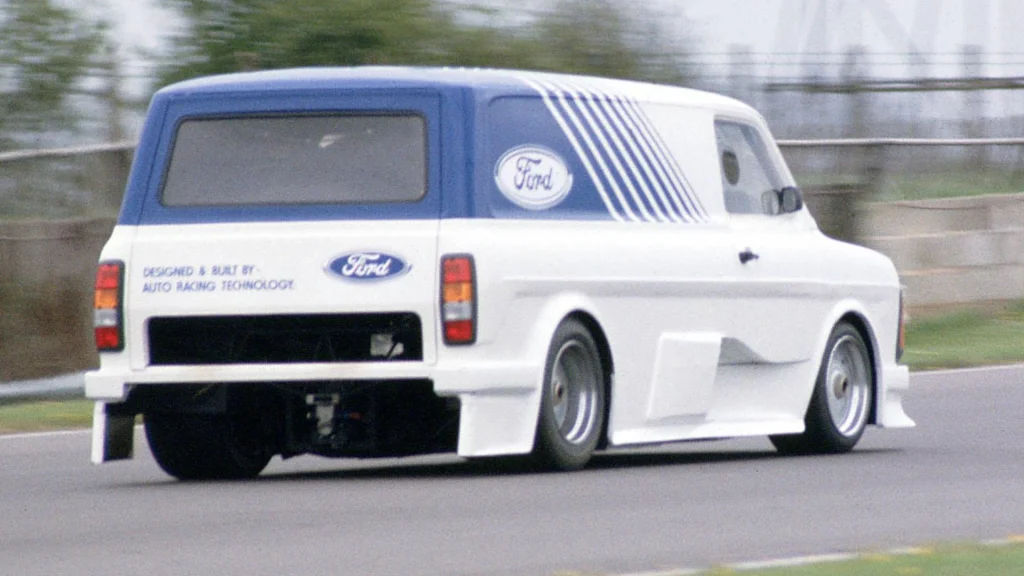 Traseira da Ford Supervan MK 2