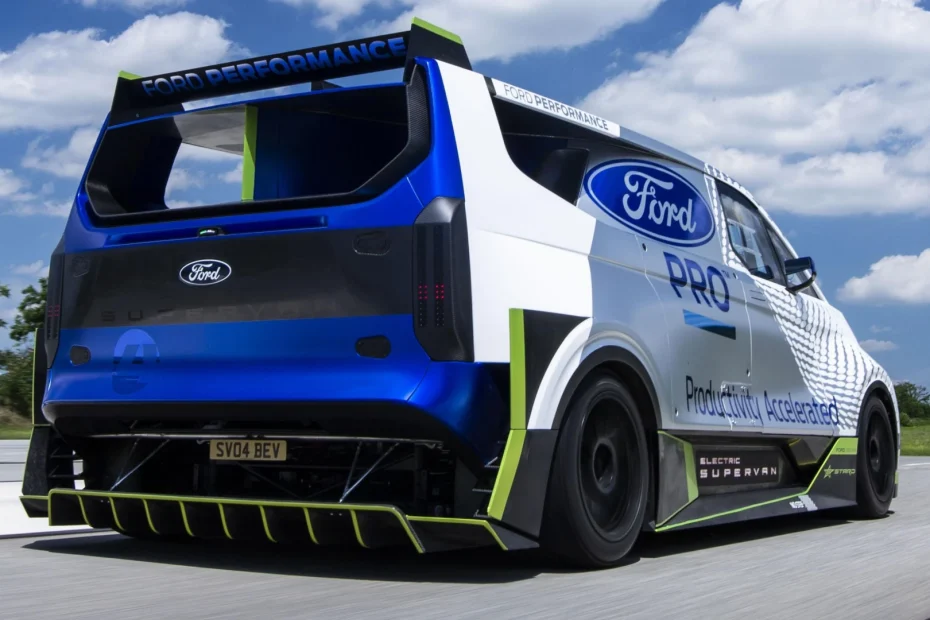 Traseira da Ford Supervan MK 4