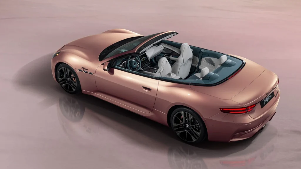 Maserati GranCabrio Folgore com Capota Aberta