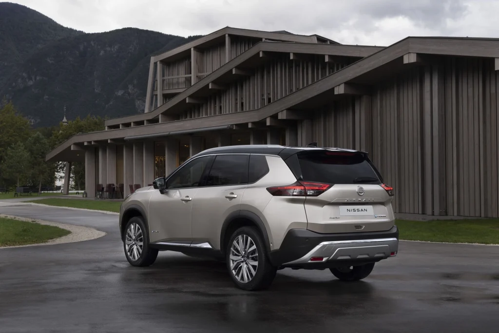 Lateral do Nissan X-Trail 2024