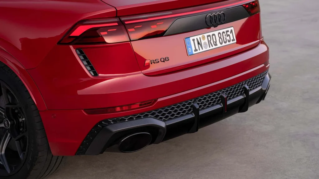 Traseira do Audi RS Q8 Performance em Detalhes