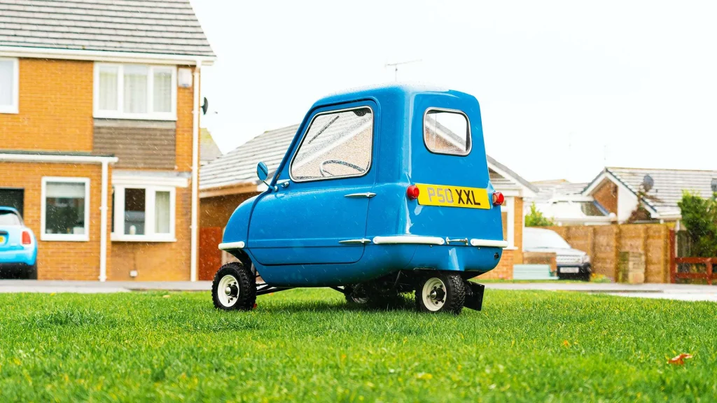 Traseira do Peel P50 Microcar