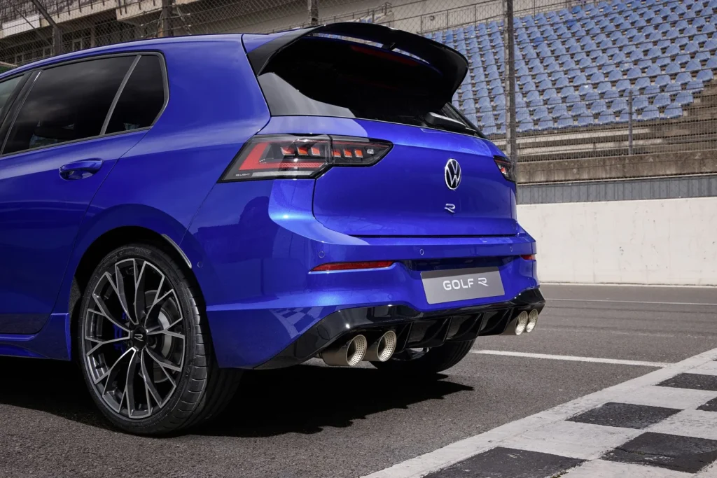 Traseira do VW Golf R 2025