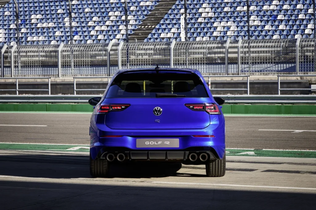 Traseira do Volkswagen Golf R 2025