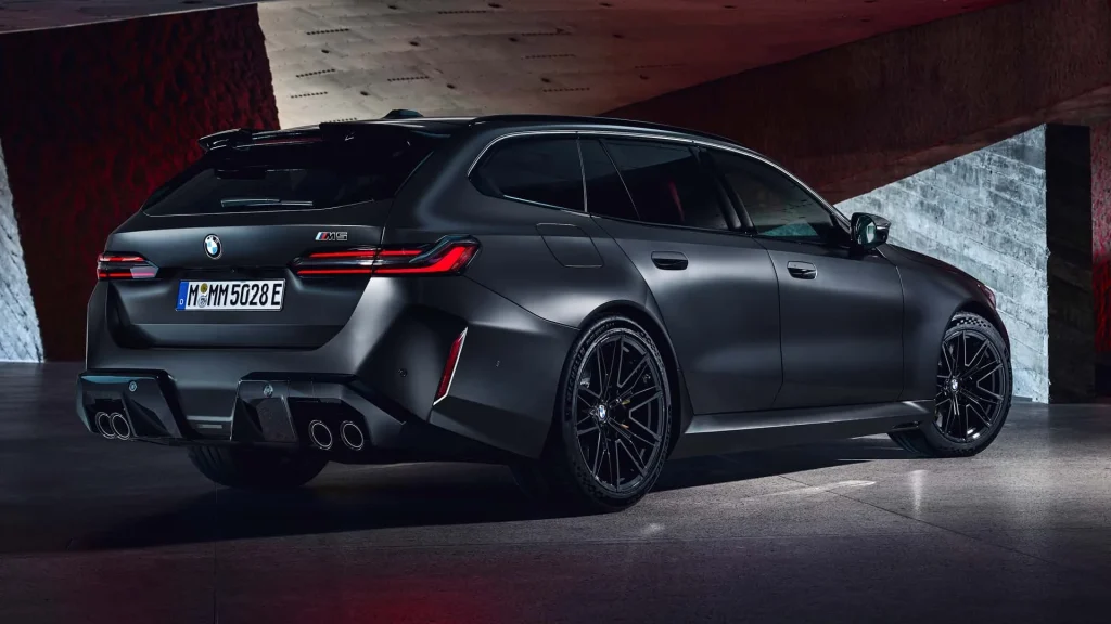 BMW M5 Touring 2025 : Que Peut-on Attendre de la Break Qui Enchante les Fans ?