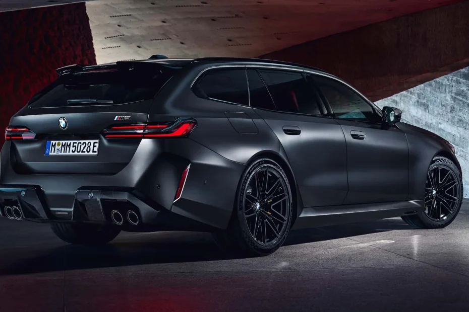 BMW M5 Touring 2025 : Que Peut-on Attendre de la Break Qui Enchante les Fans ?