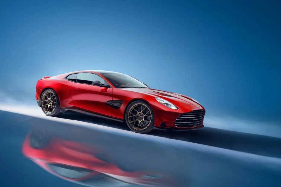 Aston Martin Vanquish: 最後の偉大な V12、空力的デザインと卓越したパワー