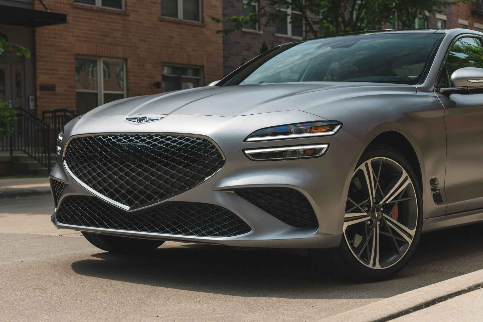 Genesis G70 2025 : Le Sedan Sportif qui Défie les Géants du Segment