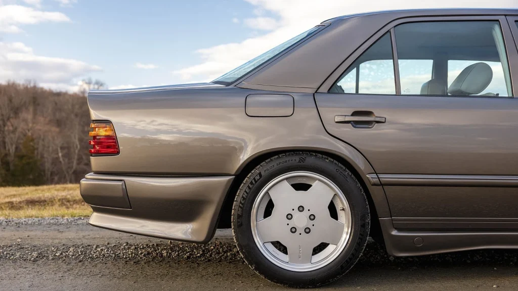 Mercedes-Benz 300E 5.6 AMG