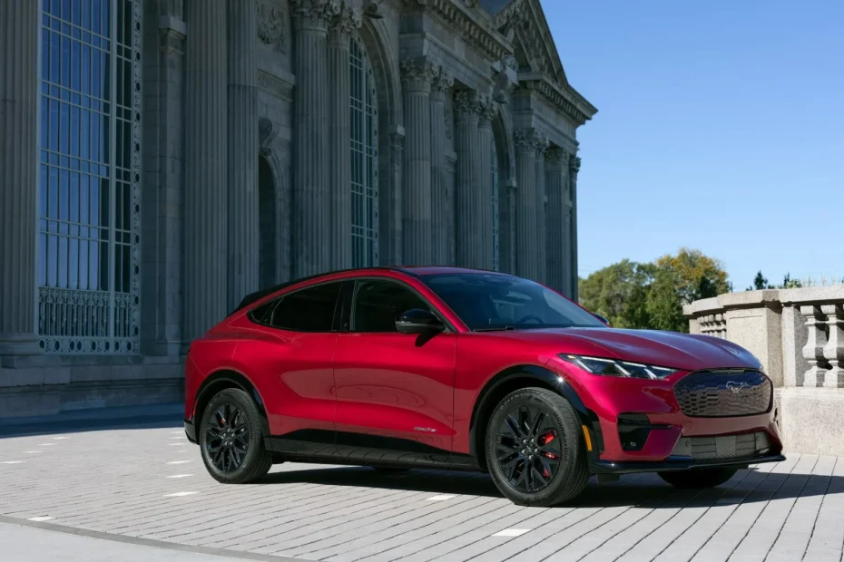 Ford Mustang Mach-E 2025: El Precio Bajó y Nuevas Tecnologías Añadidas