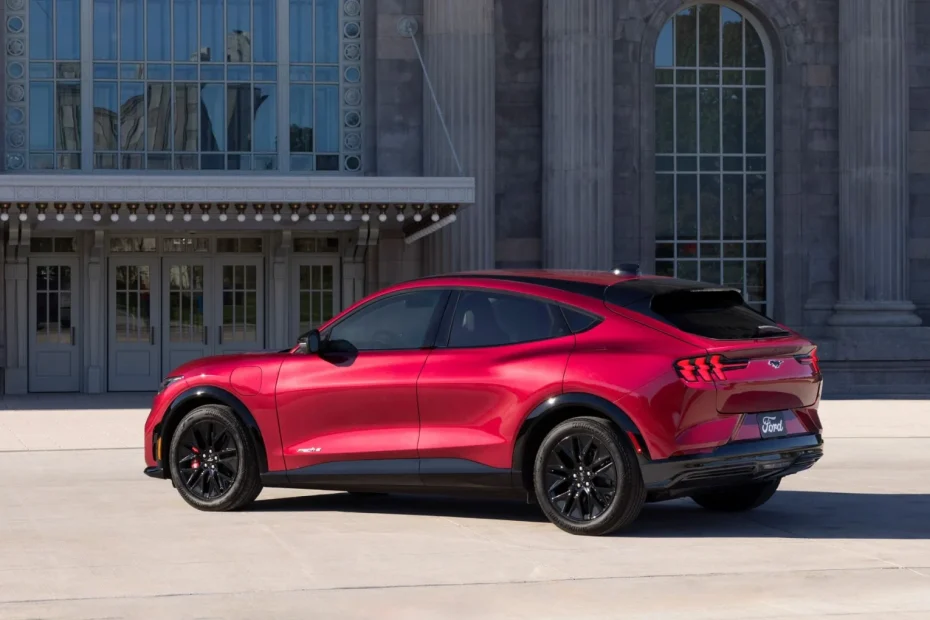 Ford Mustang Mach-E 2025: Price Dropped and New Technologies Added