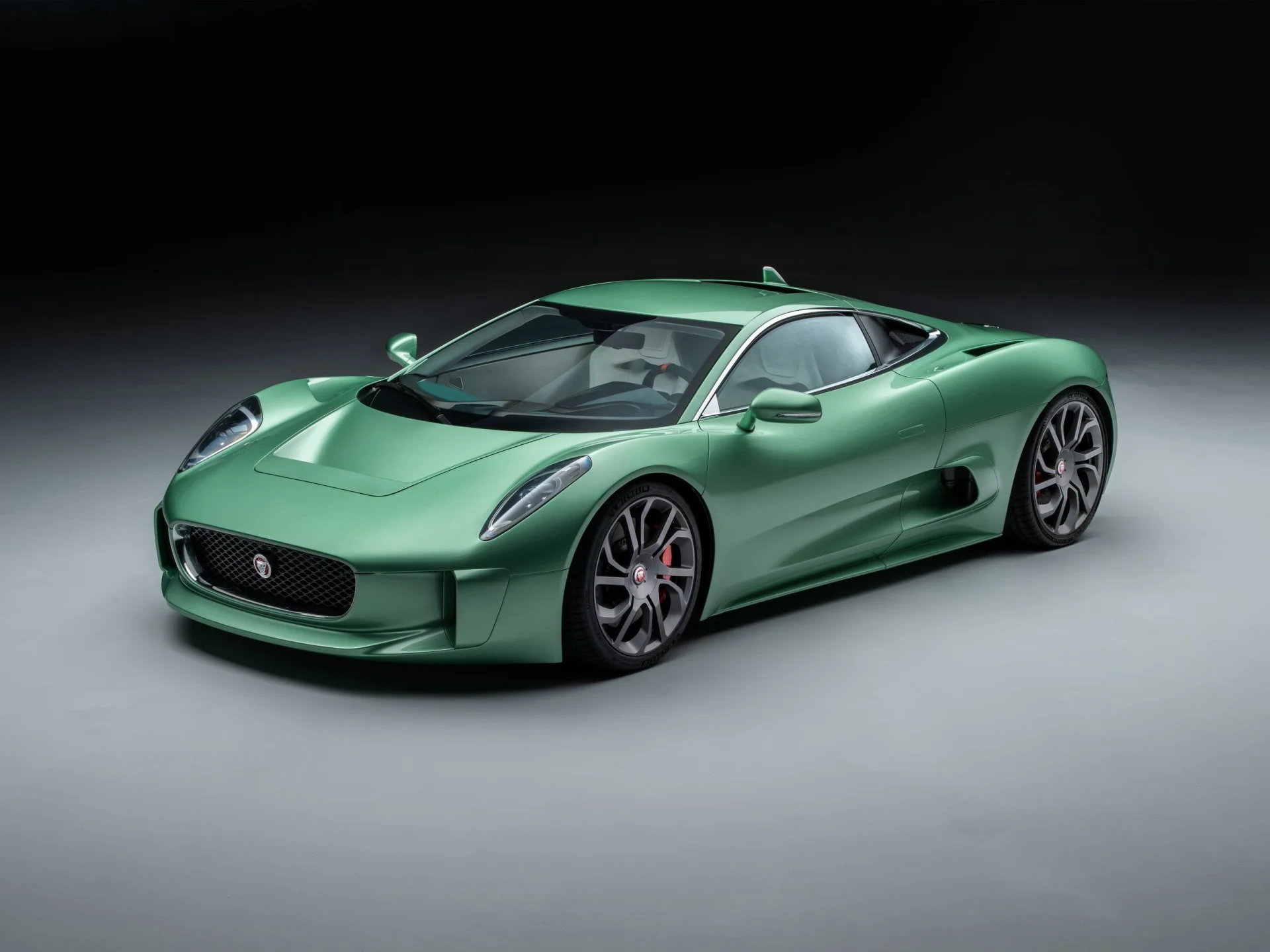 Jaguar C-X75: The new interpretation of the mythical English supercar