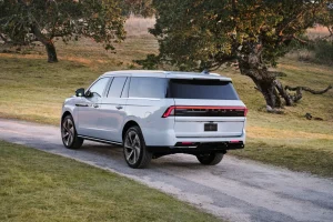 Lincoln Navigator 2025: Lujo y Tecnología en un SUV Imponente