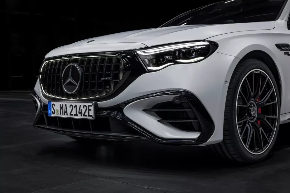 Mercedes-AMG E 53 Híbrido 2025: ¡Donde el Rendimiento Avanzado Encuentra la Sostenibilidad!