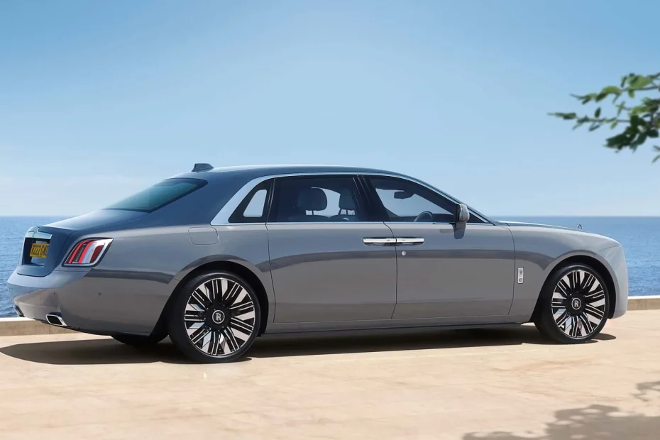 Rolls-Royce Ghost Series II 2025: Nuevas Actualizaciones Estéticas y Tecnológicas