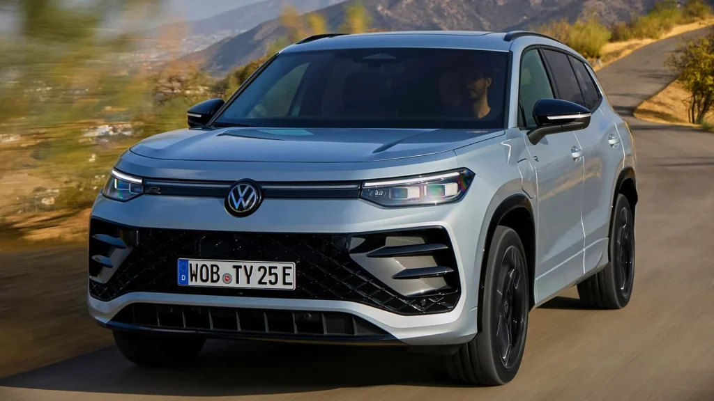 Volkswagen Tayron : Découvrez le Nouveau SUV Moyen avec Trois Rangées de Sièges