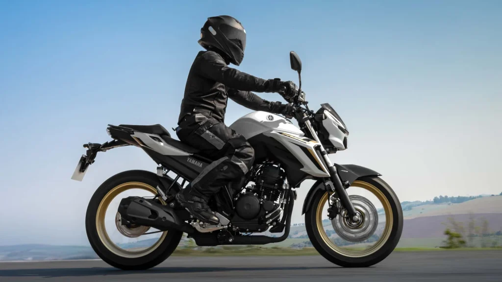 Yamaha Fazer 250 2025 : Nouveautés dans la Motorisation et la Technologie Intégrée