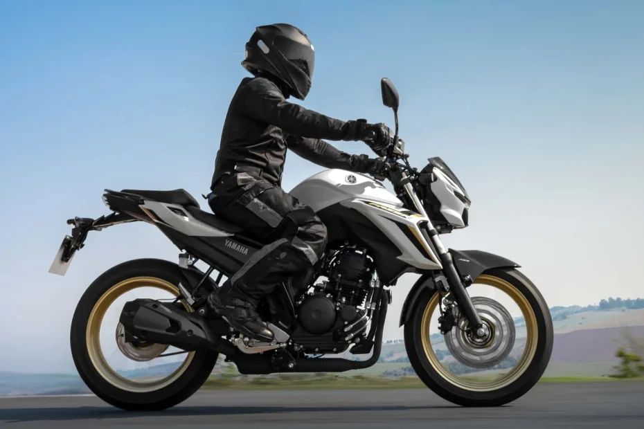 Yamaha Fazer 250 2025 : Nouveautés dans la Motorisation et la Technologie Intégrée