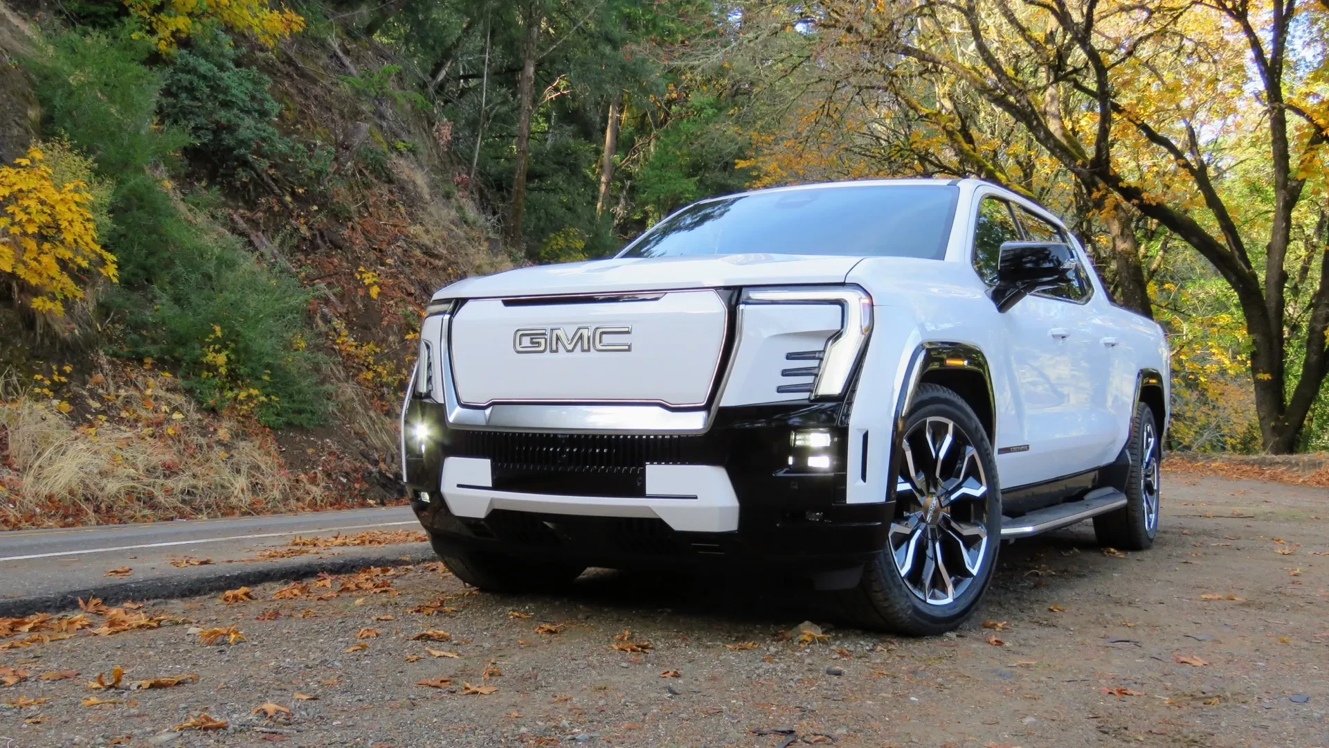 GMC Sierra EV 2025: Analysis of the Electric Pickup and Its Challenges