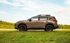 Nissan Rogue Rock Creek 2025: オフロードアドベンチャーに特化したコンパクトSUV