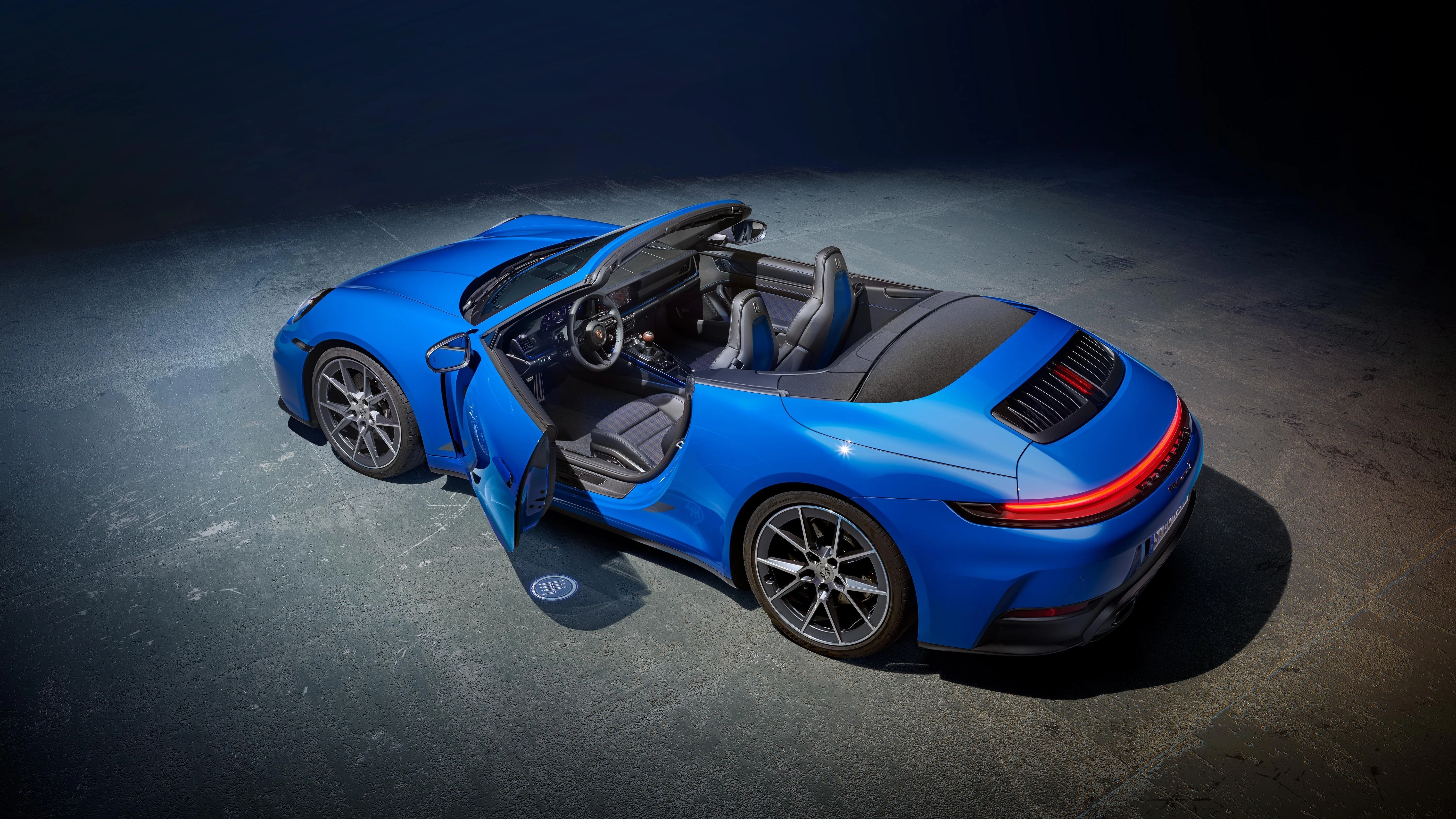 2025 Porsche 911 Carrera T REVEALED: The Manual Sports Car You've Been Waiting For!