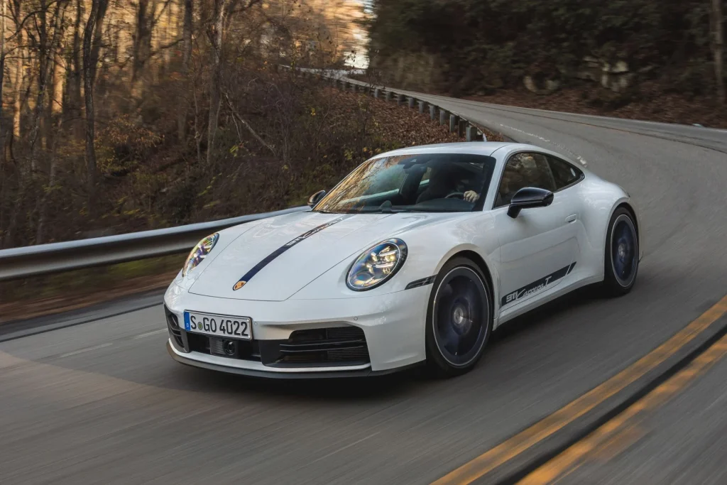 Porsche 911 Carrera T 2025 RÉVÉLÉ : Le Sportif Manuel que Vous Attendez !