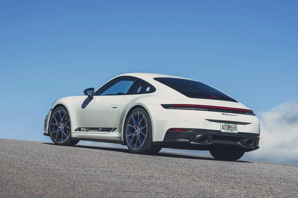 Porsche 911 Carrera T 2025 REVELADO: O Esportivo Manual que Você Estava Esperando!