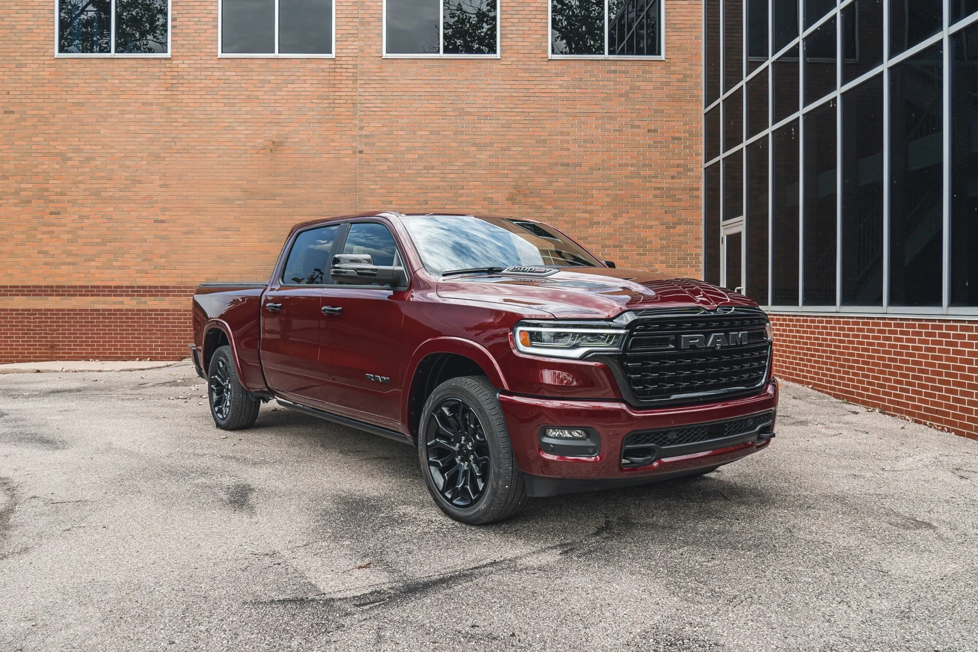 Análise da Ram 1500 Limited Crew Cab 4×4 2025: Luxo e Potência em Destaque