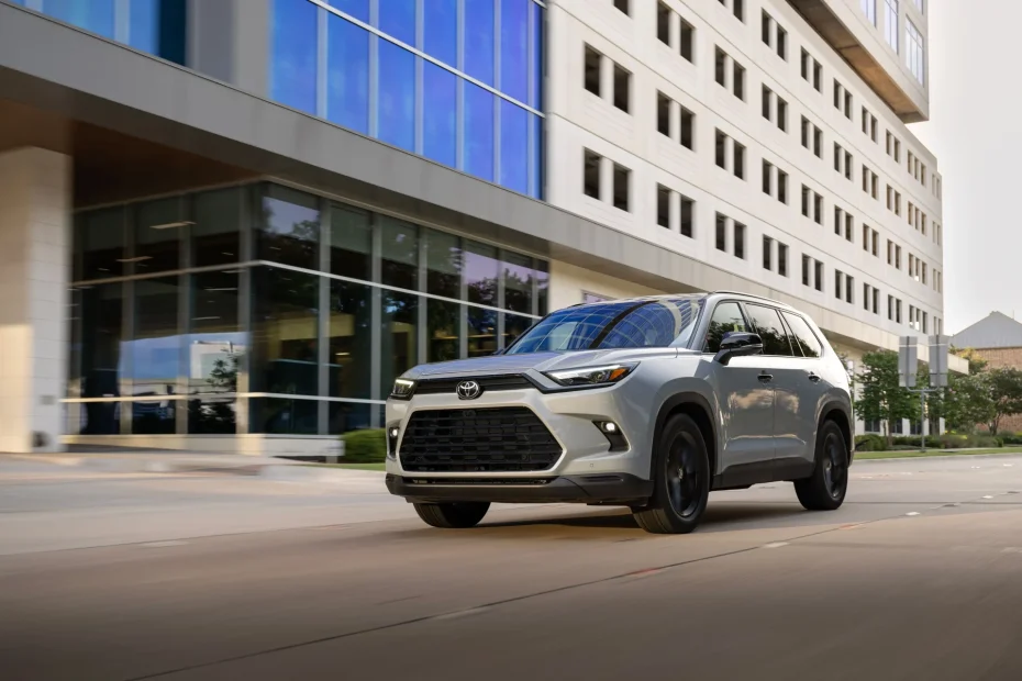 Toyota Grand Highlander 2025: Análise do Novo Acabamento LE e Estilo Nightshade