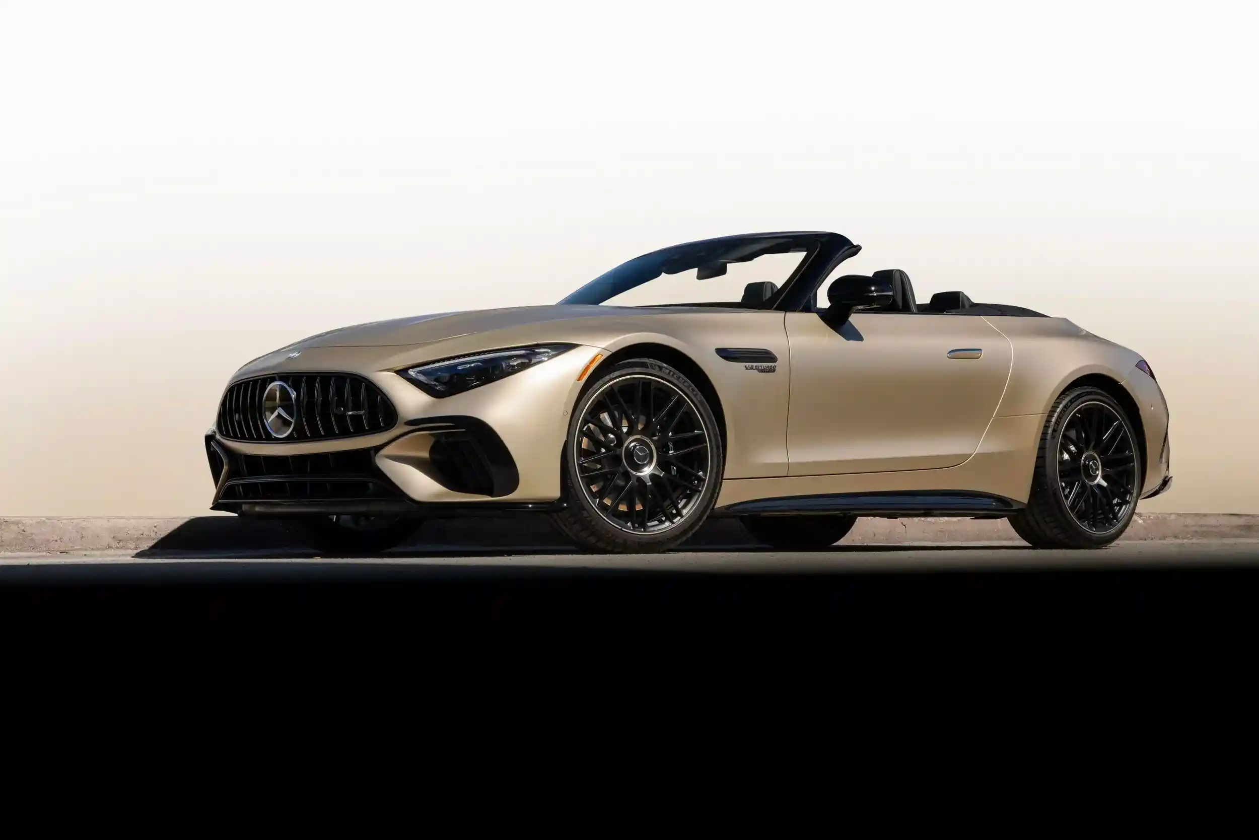 Mercedes-AMG SL63 Golden Coast: Exclusividade Dourada Limitada a 100 Unidades