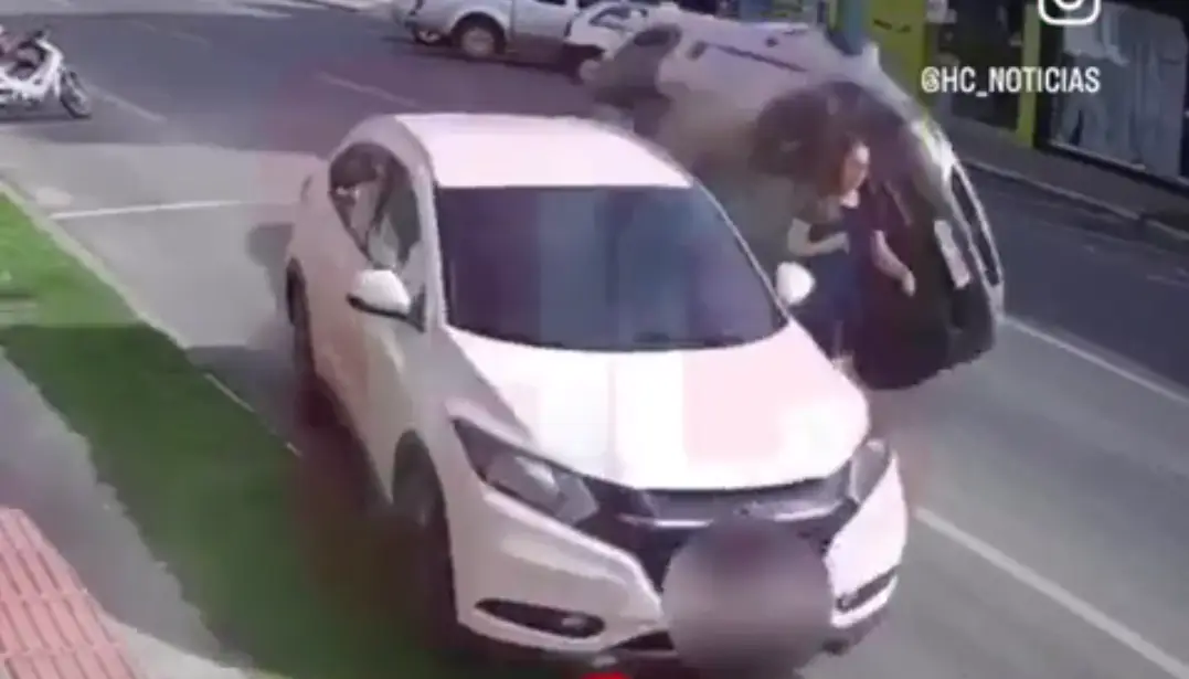 Mulher Salva de Acidente de Carro