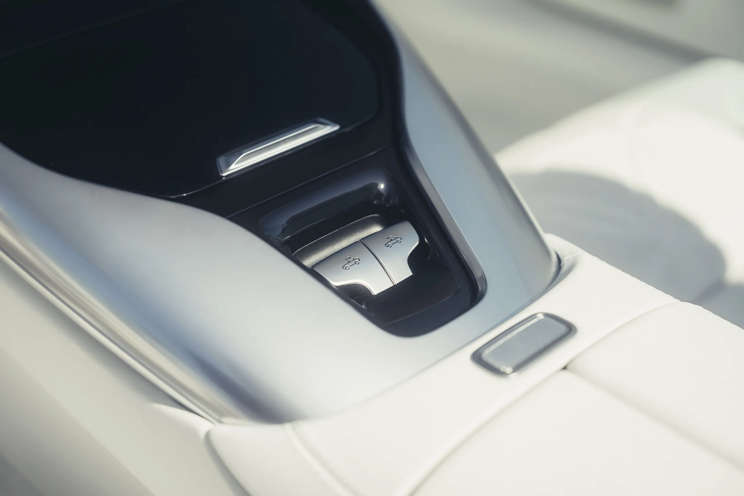 2026 Mercedes Maybach SL680 Monogram Series 02