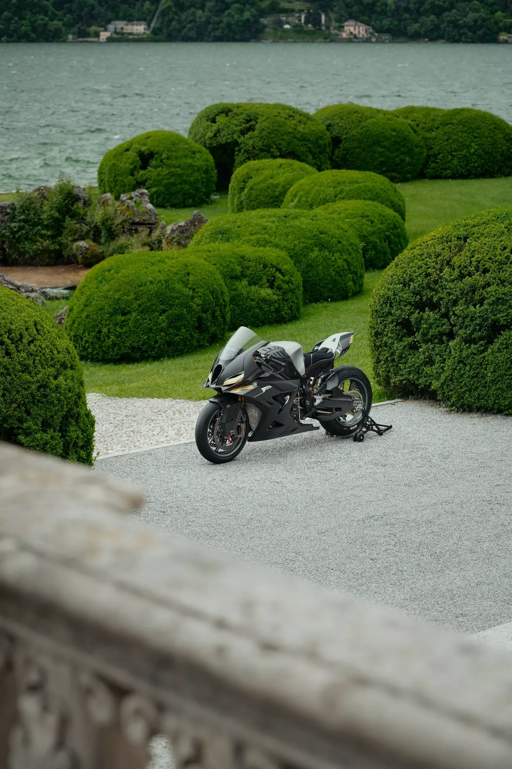 BMW Concept RR 32