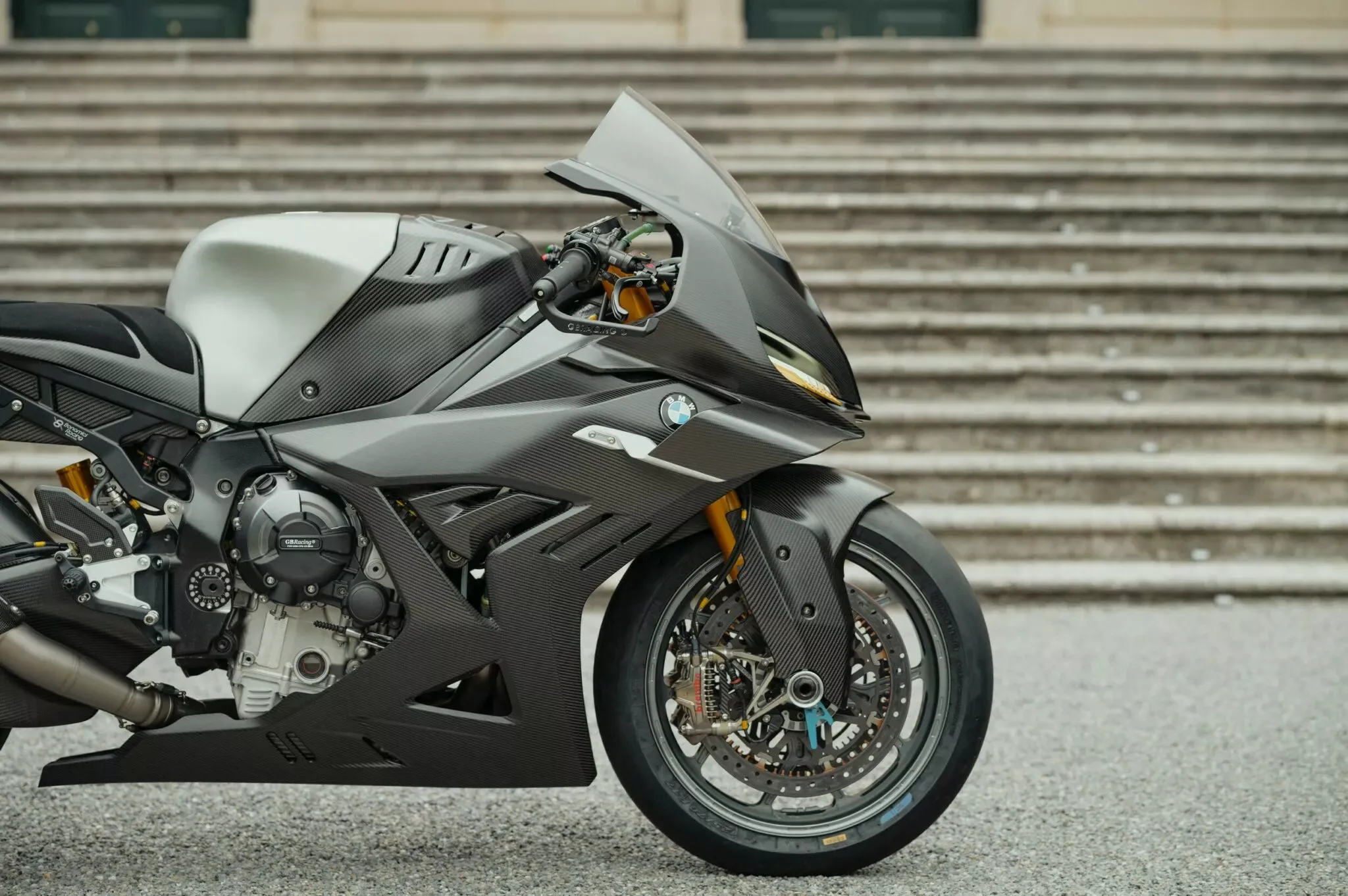 BMW Concept RR 33