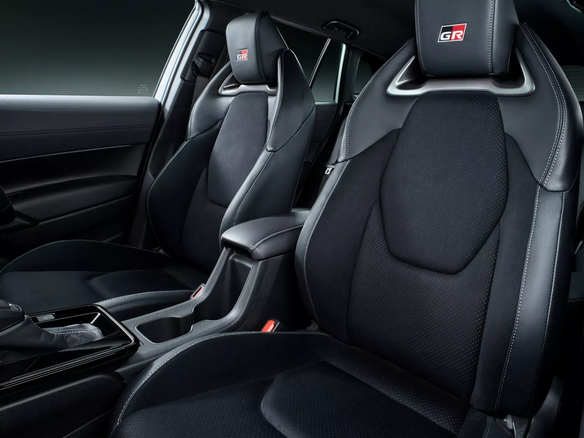 Toyota Corolla Cross GR Sport 11