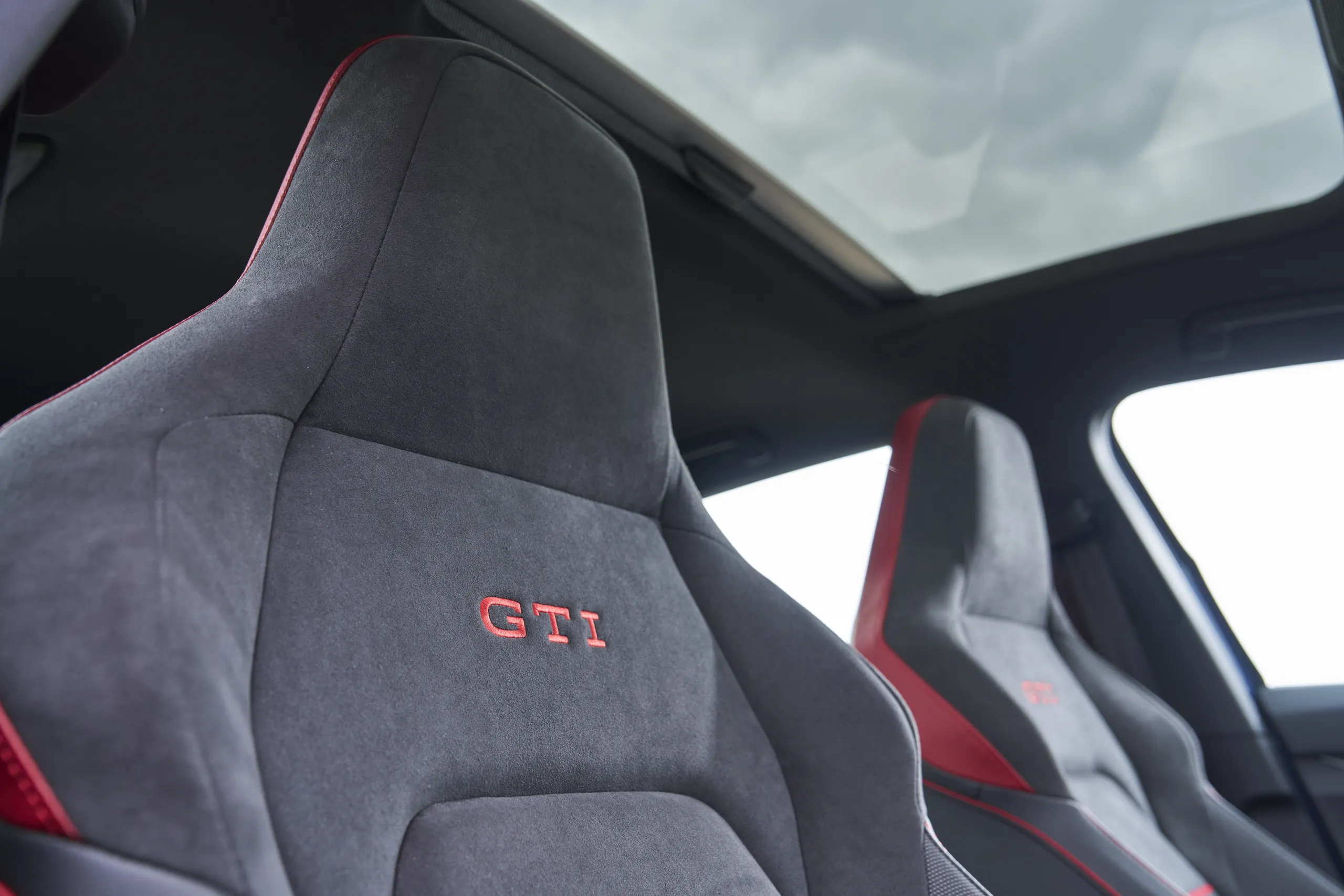 Volkswagen Golf GTI 2025 01