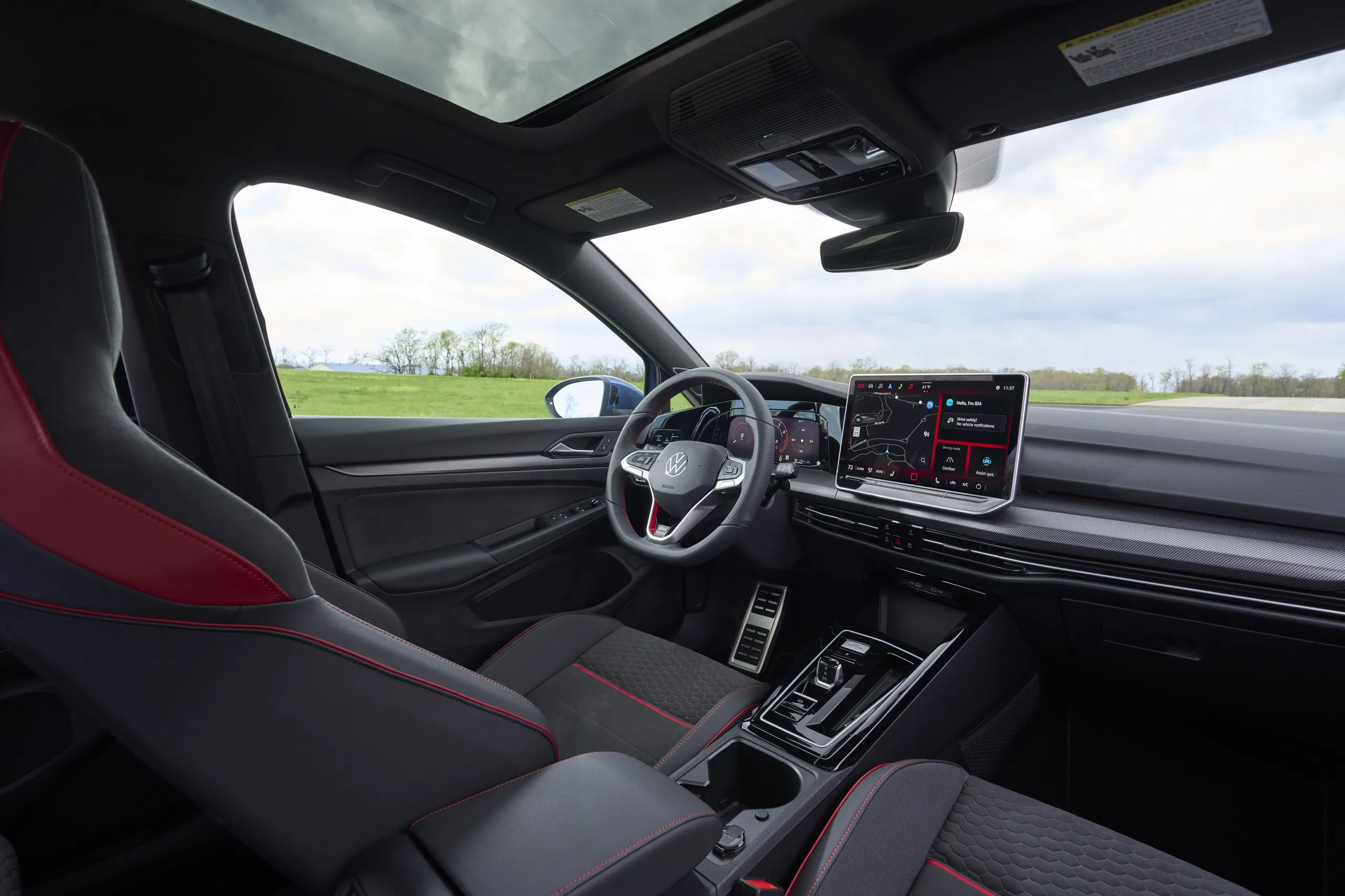 Volkswagen Golf GTI 2025 03