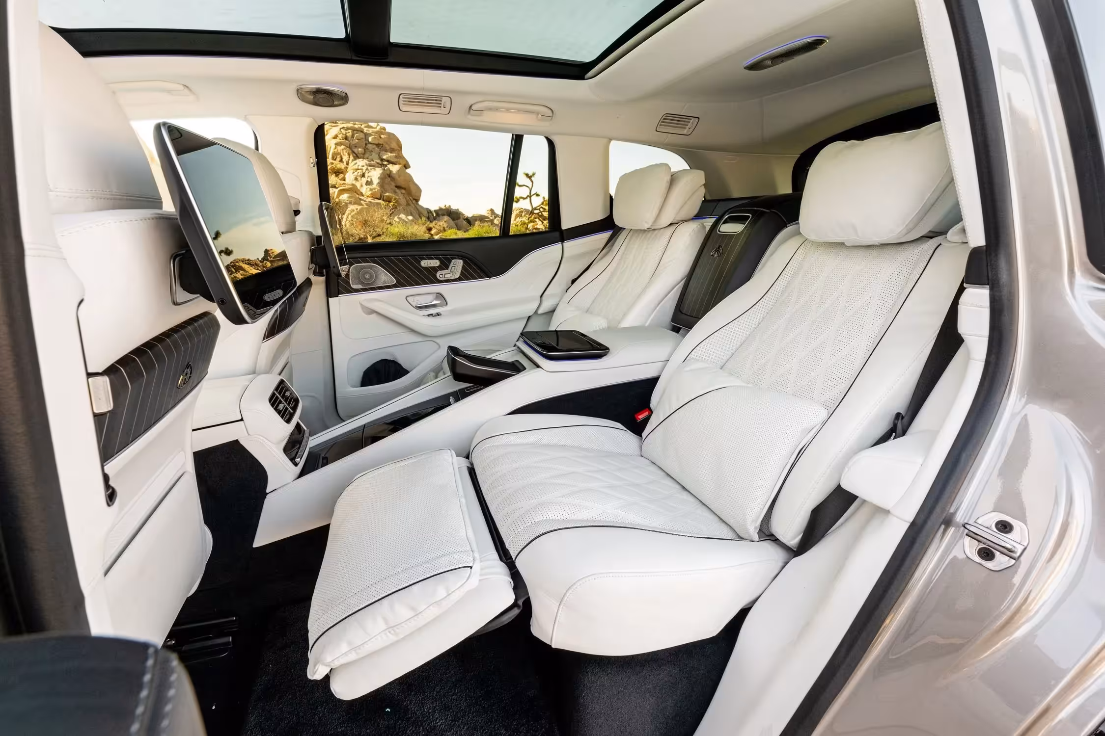 2025 Mercedes Maybach GLS 600 A04
