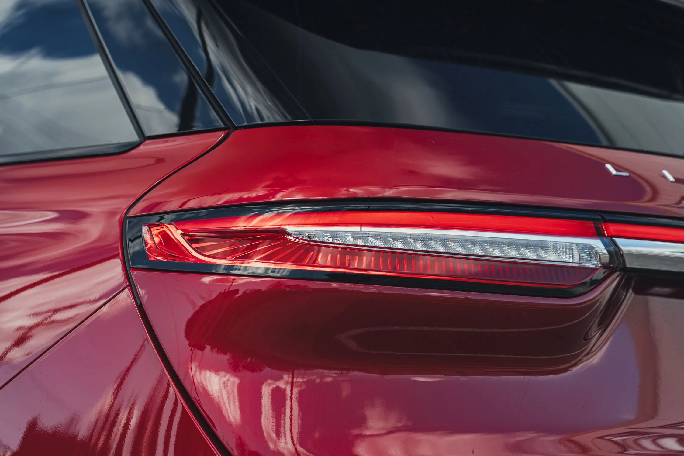 2026 Lincoln Corsair Grand Touring PHEV 01