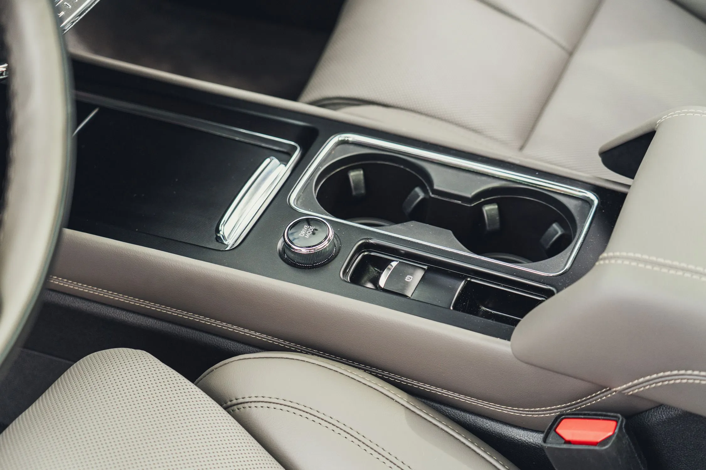 2026 Lincoln Corsair Grand Touring PHEV 04