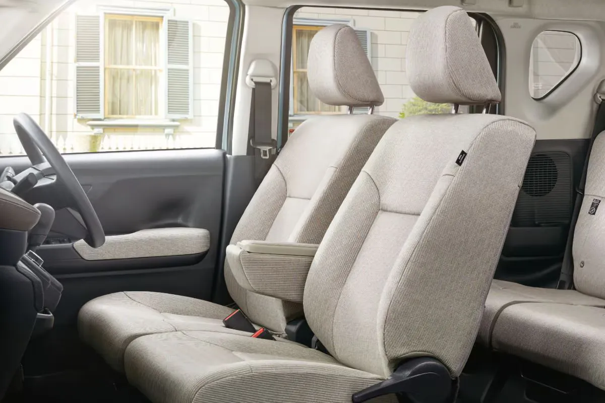 Daihatsu Move 12
