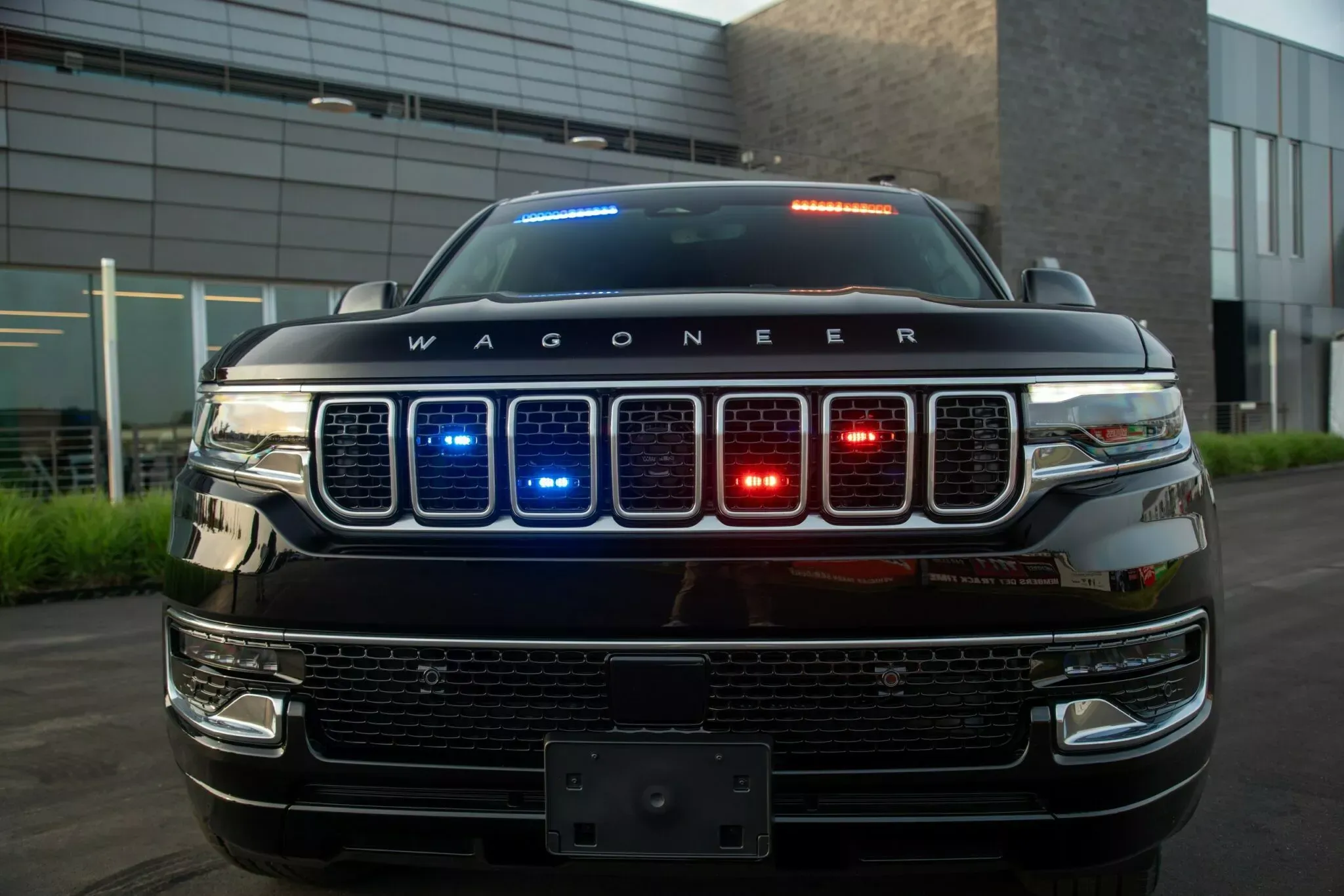 Fotos do Jeep Wagoneer COV