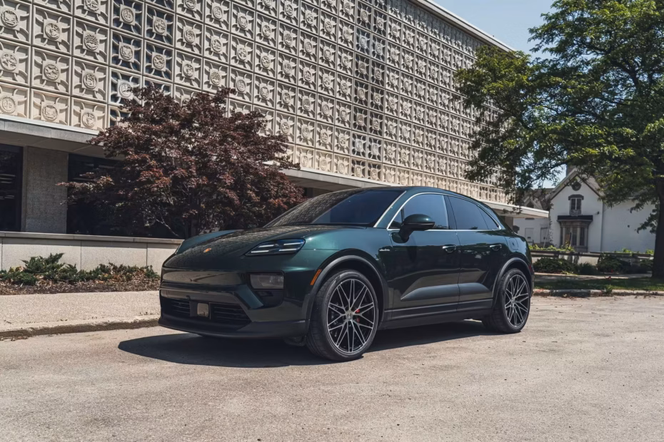 2025 Porsche Macan A04