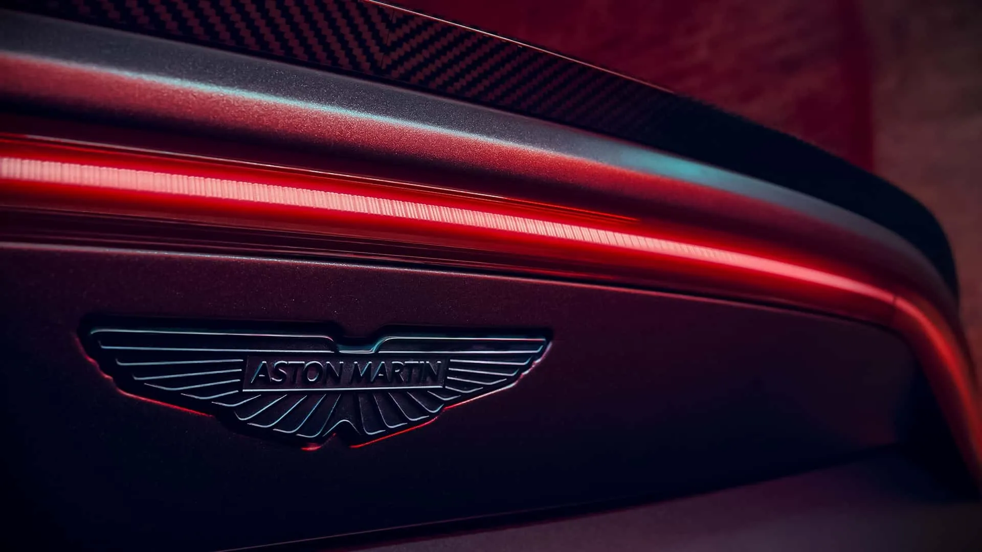 Aston Martin Vantage S 2025 09