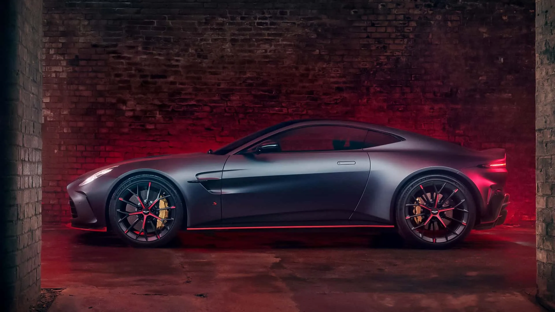 Aston Martin Vantage S 2025
