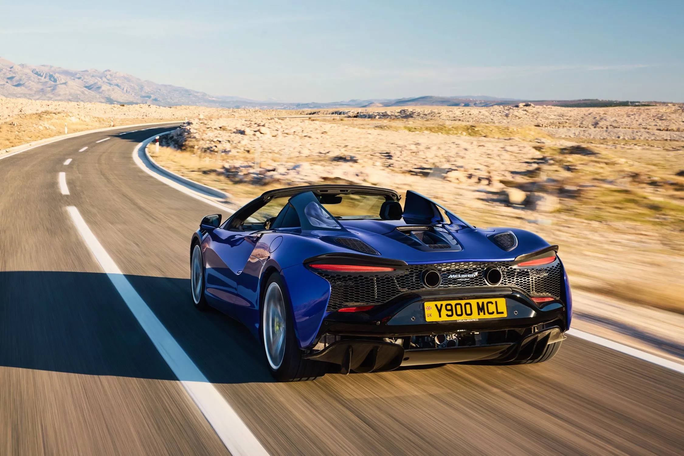 Ficha Técnica do McLaren Artura 2026. Por que seu Peso é a Maior Arma Contra a Ferrari?